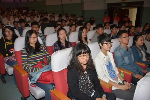 bbin下载30余名师生代表参加颁奖庆典大会