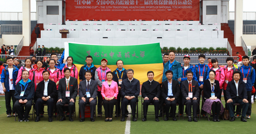 bbin下载代表团师生与大赛组委会相关领导合影