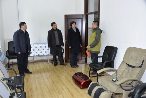 检查组一行检查bbin下载离退休干部活动中心设施